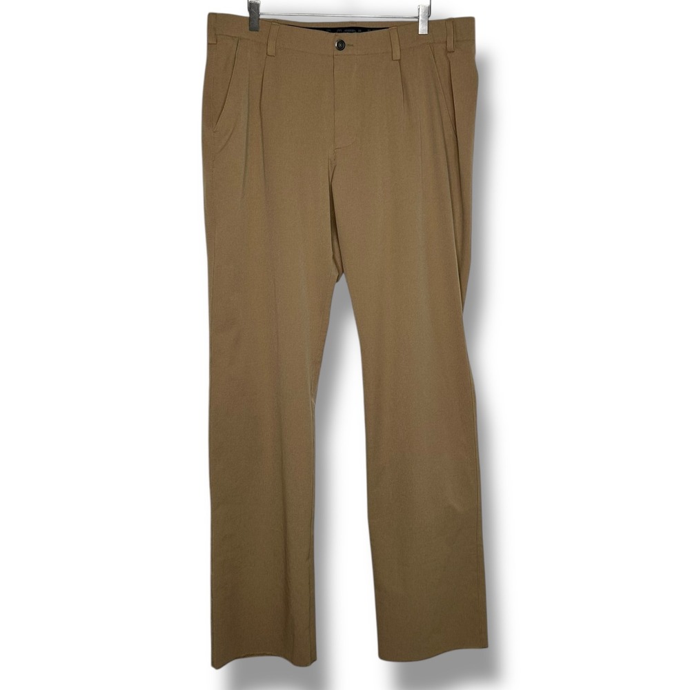 Under Armour‎ Mens HeatGear Khaki Golf Pants Size 40 Pleated Loose Fit Preppy